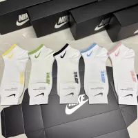 $25.00 USD Nike Socks For Women #1360319