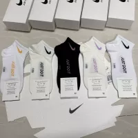 $25.00 USD Nike Socks For Women #1360320