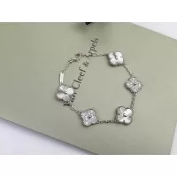 $34.00 USD Van Cleef & Arpels Bracelets For Women #1373140