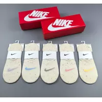 $25.00 USD Nike Socks For Women #1378398