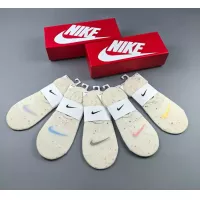$25.00 USD Nike Socks For Women #1378398