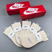 $25.00 USD Nike Socks For Women #1378398