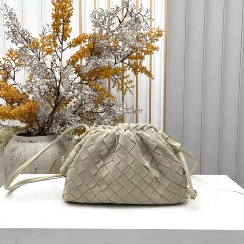 Bottega Veneta BV AAA Quality Messenger Bags For Women #1388029
