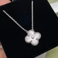 $42.00 USD Van Cleef & Arpels Necklaces For Women #1390696