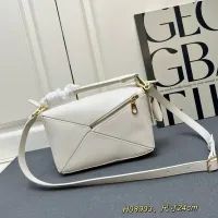 $108.00 USD LOEWE AAA Quality Messenger Bags For Women #1392164