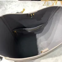 $128.00 USD Celine AAA Quality Messenger Bags For Women #1393651