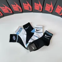 $27.00 USD Nike Socks #1396382