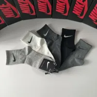$27.00 USD Nike Socks #1396442