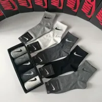 $27.00 USD Nike Socks #1396442