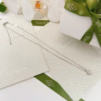 $25.00 USD Van Cleef & Arpels Necklaces For Women #1398243