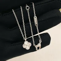 $27.00 USD Van Cleef & Arpels Necklaces For Women #1398300
