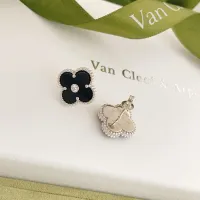 $25.00 USD Van Cleef & Arpels Earrings For Women #1406172