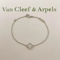 $25.00 USD Van Cleef & Arpels Bracelets For Women #1406618