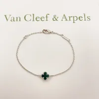 $25.00 USD Van Cleef & Arpels Bracelets For Women #1406629