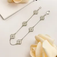 $34.00 USD Van Cleef & Arpels Bracelets For Women #1406658