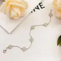 $34.00 USD Van Cleef & Arpels Bracelets For Women #1406658