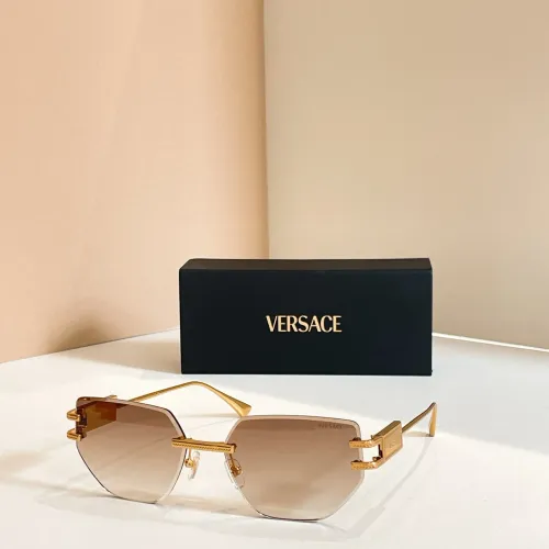 Versace AAA Quality Sunglasses #1415098