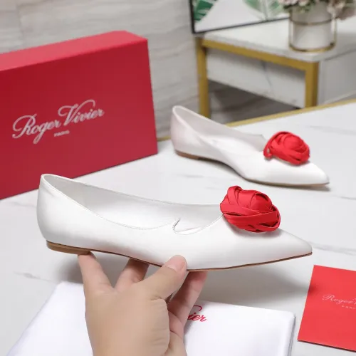 Replica Roger Vivier RV Flat Shoes For Women #1418116 $115.00 USD for Wholesale
