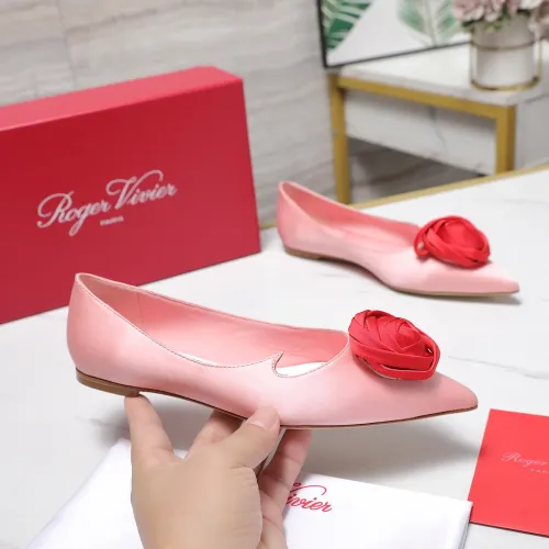 Replica Roger Vivier RV Flat Shoes For Women #1418117 $115.00 USD for Wholesale