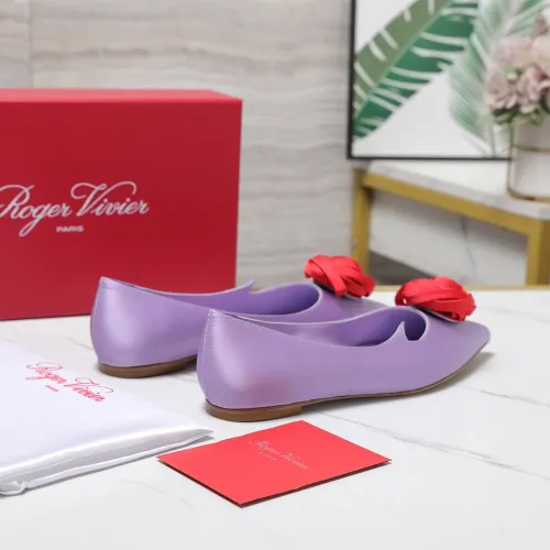 Replica Roger Vivier RV Flat Shoes For Women #1418119 $115.00 USD for Wholesale
