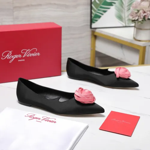 Replica Roger Vivier RV Flat Shoes For Women #1418122 $115.00 USD for Wholesale