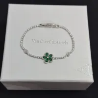 $48.00 USD Van Cleef & Arpels Bracelets For Women #1413296