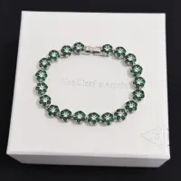 $52.00 USD Van Cleef & Arpels Bracelets For Women #1413300