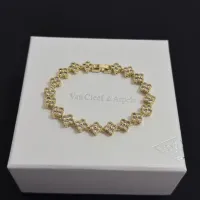 $52.00 USD Van Cleef & Arpels Bracelets For Women #1413301
