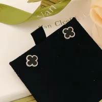 $25.00 USD Van Cleef & Arpels Earrings For Women #1413521