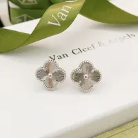 $25.00 USD Van Cleef & Arpels Earrings For Women #1413540