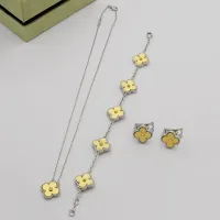 $68.00 USD Van Cleef & Arpels Jewelry Set For Women #1413855