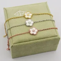$25.00 USD Van Cleef & Arpels Bracelets For Women #1414445