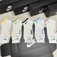 $25.00 USD Nike Socks For Women #1422575