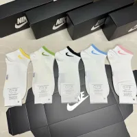 $25.00 USD Nike Socks For Women #1422575