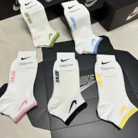 $25.00 USD Nike Socks For Women #1422575