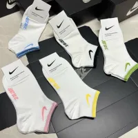 $25.00 USD Nike Socks For Women #1422575