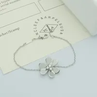 $25.00 USD Van Cleef & Arpels Bracelets For Women #1425100