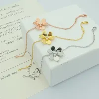$25.00 USD Van Cleef & Arpels Bracelets For Women #1425101