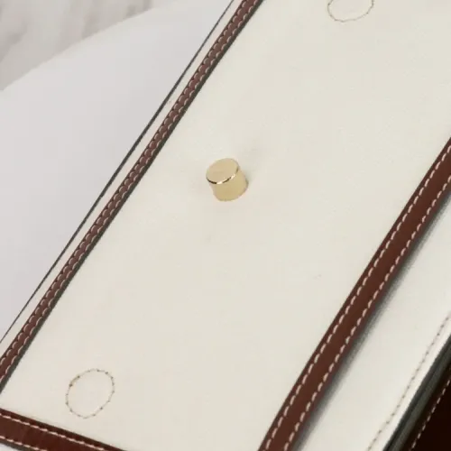 Replica Burberry AAA Quality Messenger Bags For Women #1443030 $102.00 USD for Wholesale