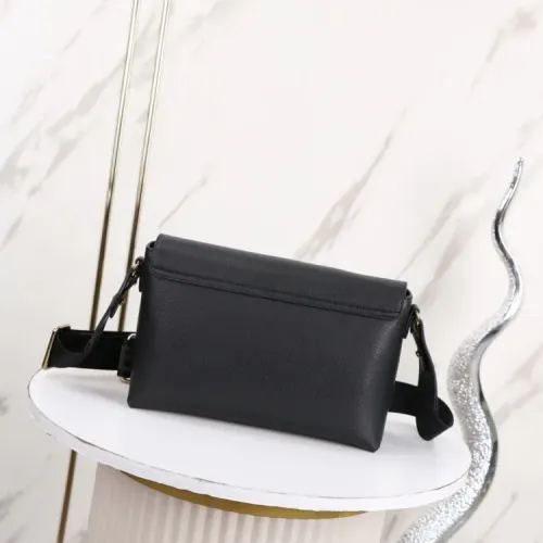 Replica Burberry AAA Quality Messenger Bags For Women #1443032 $102.00 USD for Wholesale