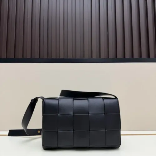 Bottega Veneta BV AAA Quality Messenger Bags For Women #1443619