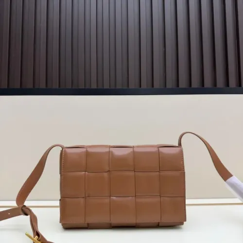 Bottega Veneta BV AAA Quality Messenger Bags For Women #1443625