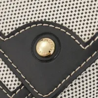 $102.00 USD Burberry AAA Quality Messenger Bags For Women #1443031