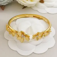 $42.00 USD Van Cleef & Arpels Bracelets For Women #1448698