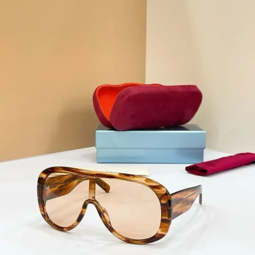 Gucci AAA Quality Sunglasses #1468440