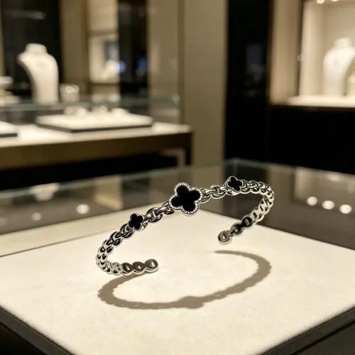 Replica Van Cleef & Arpels Bracelets #1480049 $39.00 USD for Wholesale