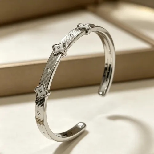 Replica Van Cleef & Arpels Bracelets #1480051 $39.00 USD for Wholesale