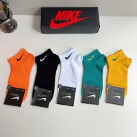 $27.00 USD Nike Socks #1476526